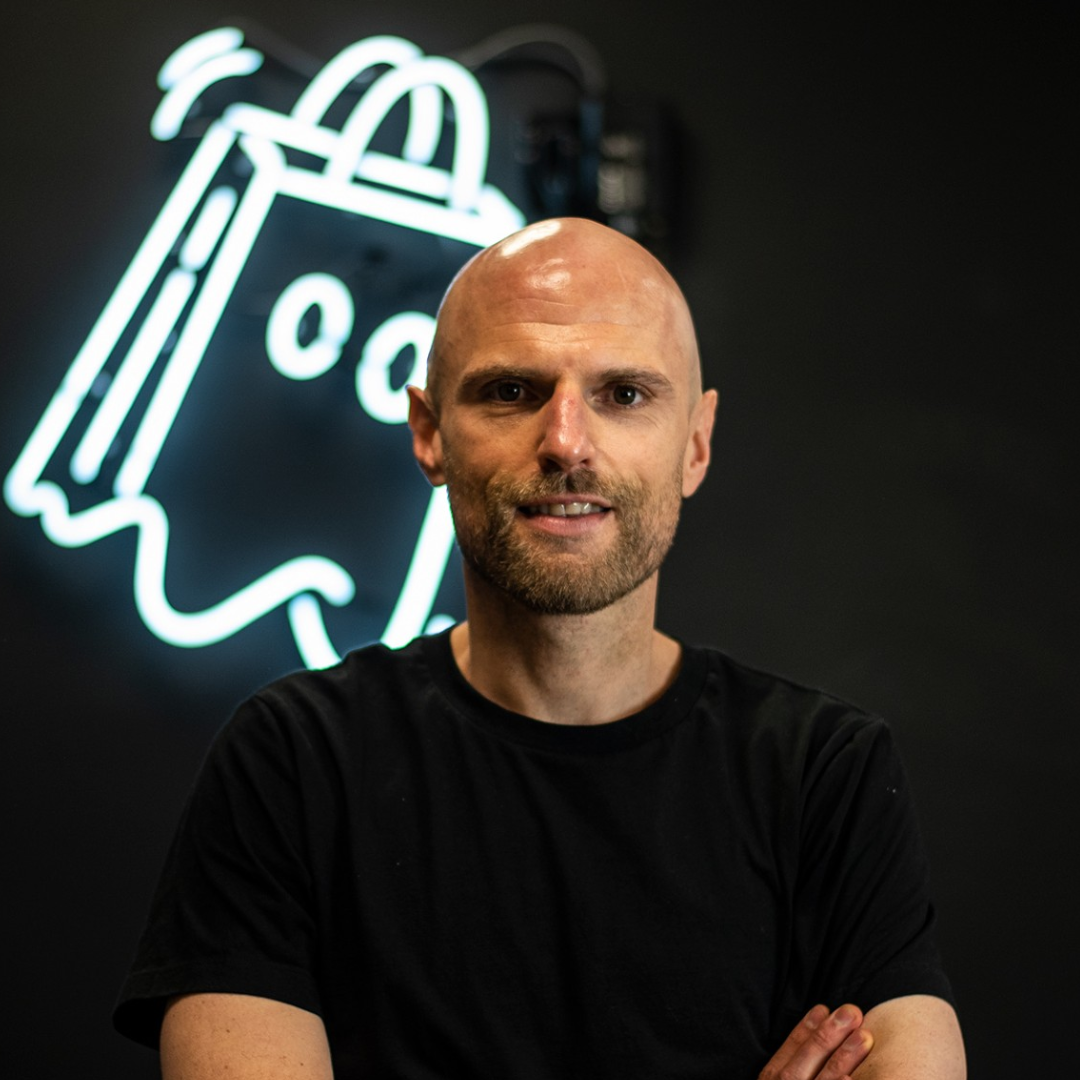 Headshot of Daniel Shaw